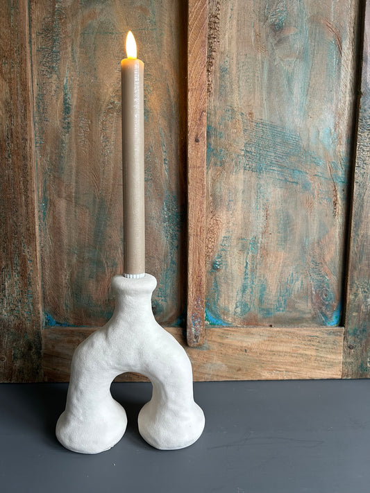 Witte keramieken kandelaar