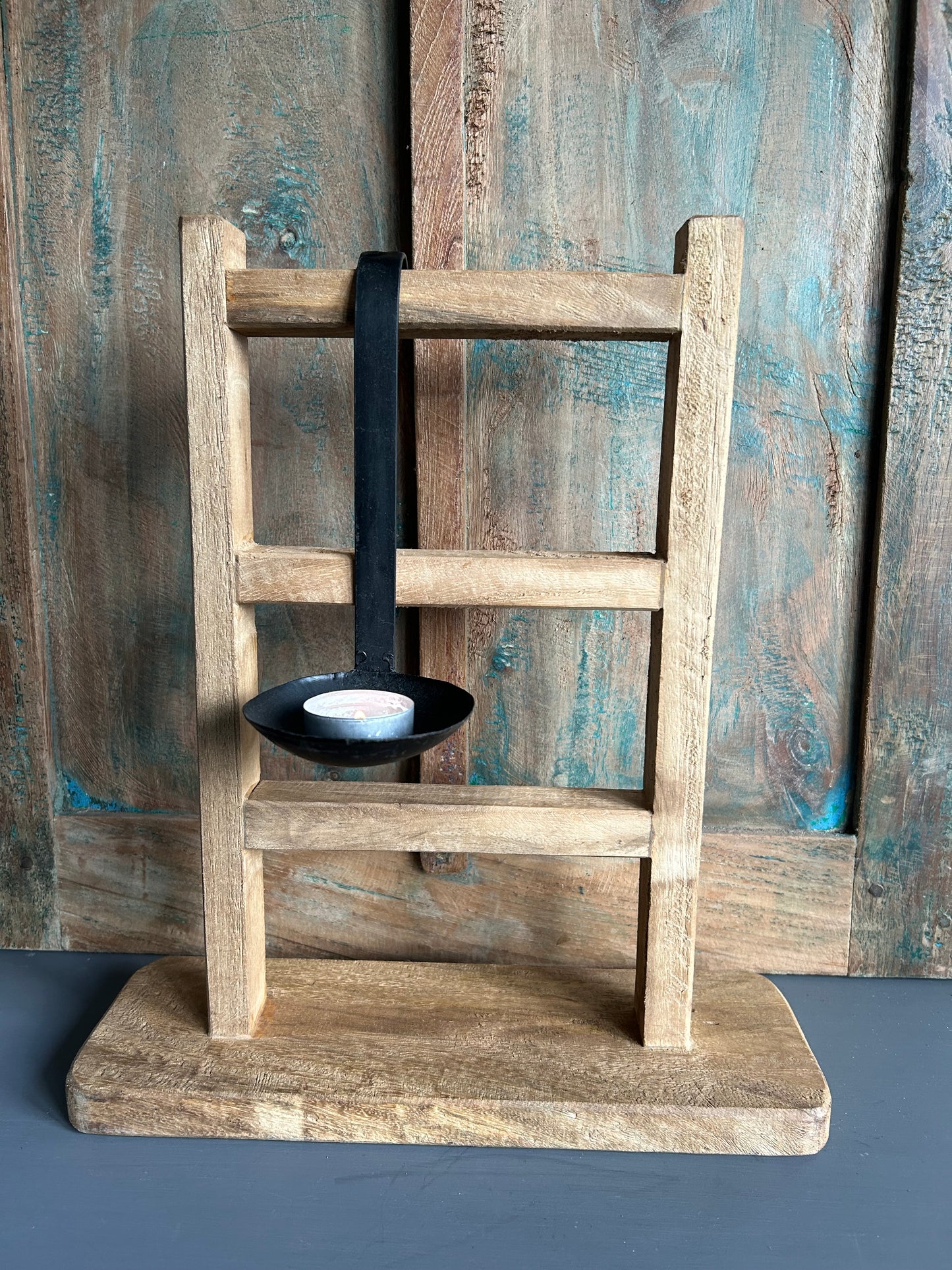 Laddertje op voet met metalen lepel