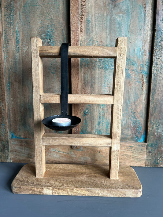 Laddertje op voet met metalen lepel