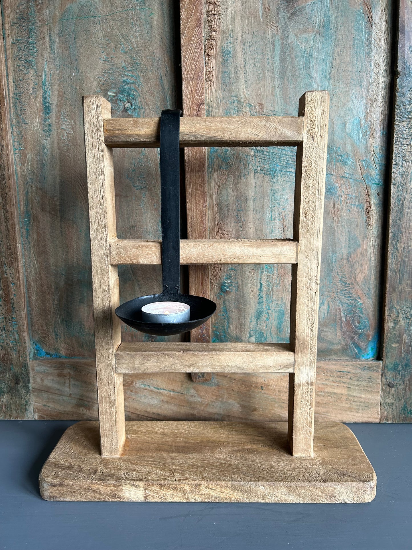 Laddertje op voet met metalen lepel