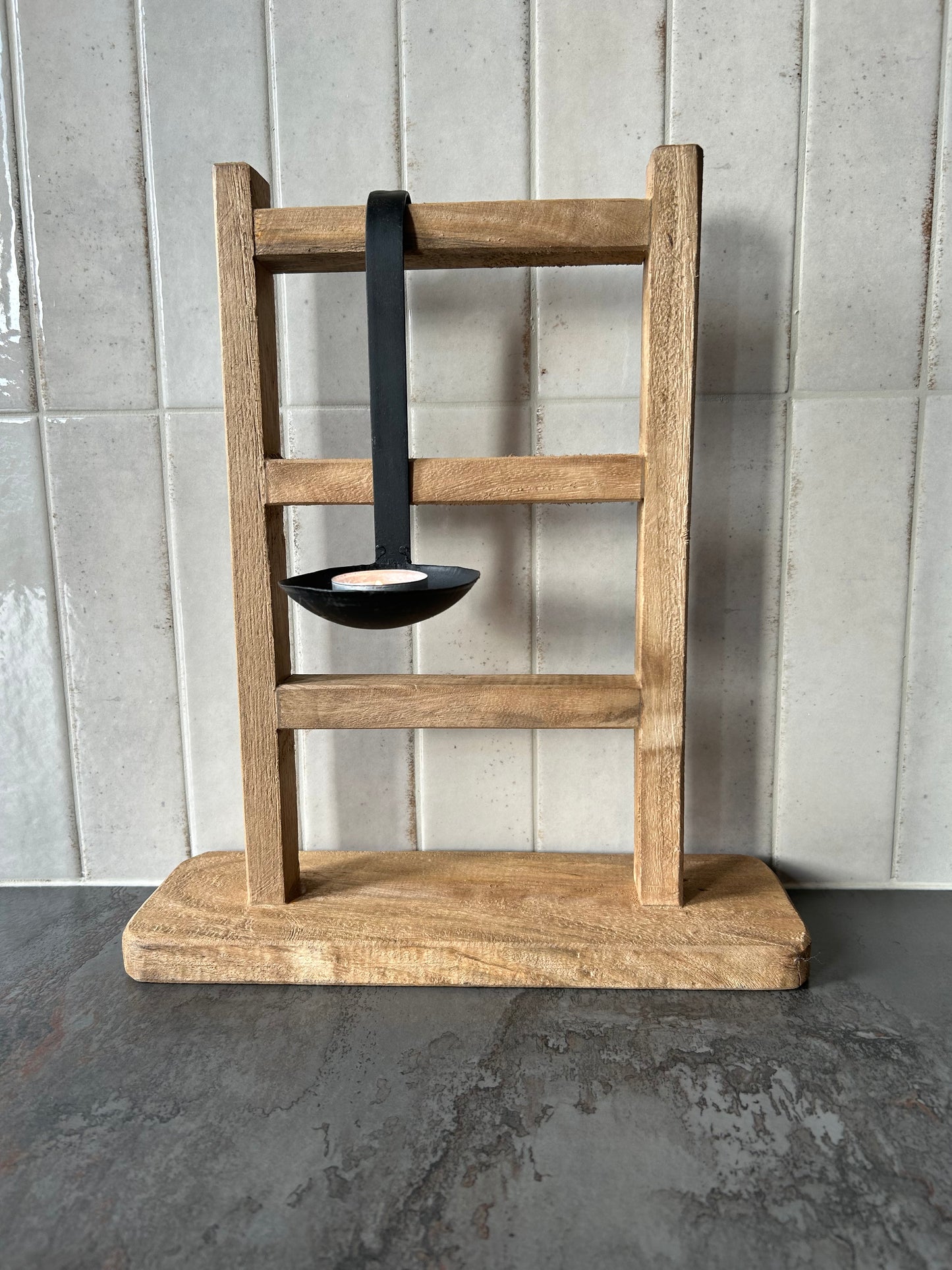 Laddertje op voet met metalen lepel