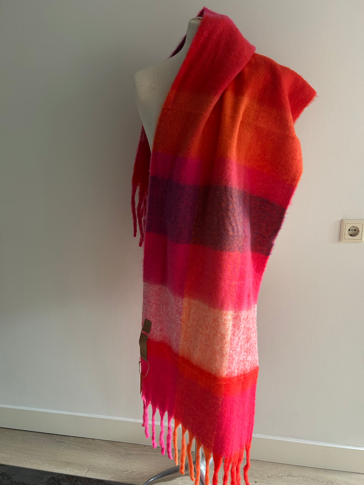 vrolijk sjaal in rose/oranje tinten