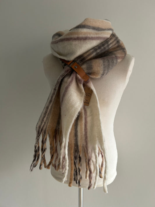 creme sjaal met bruine strepen