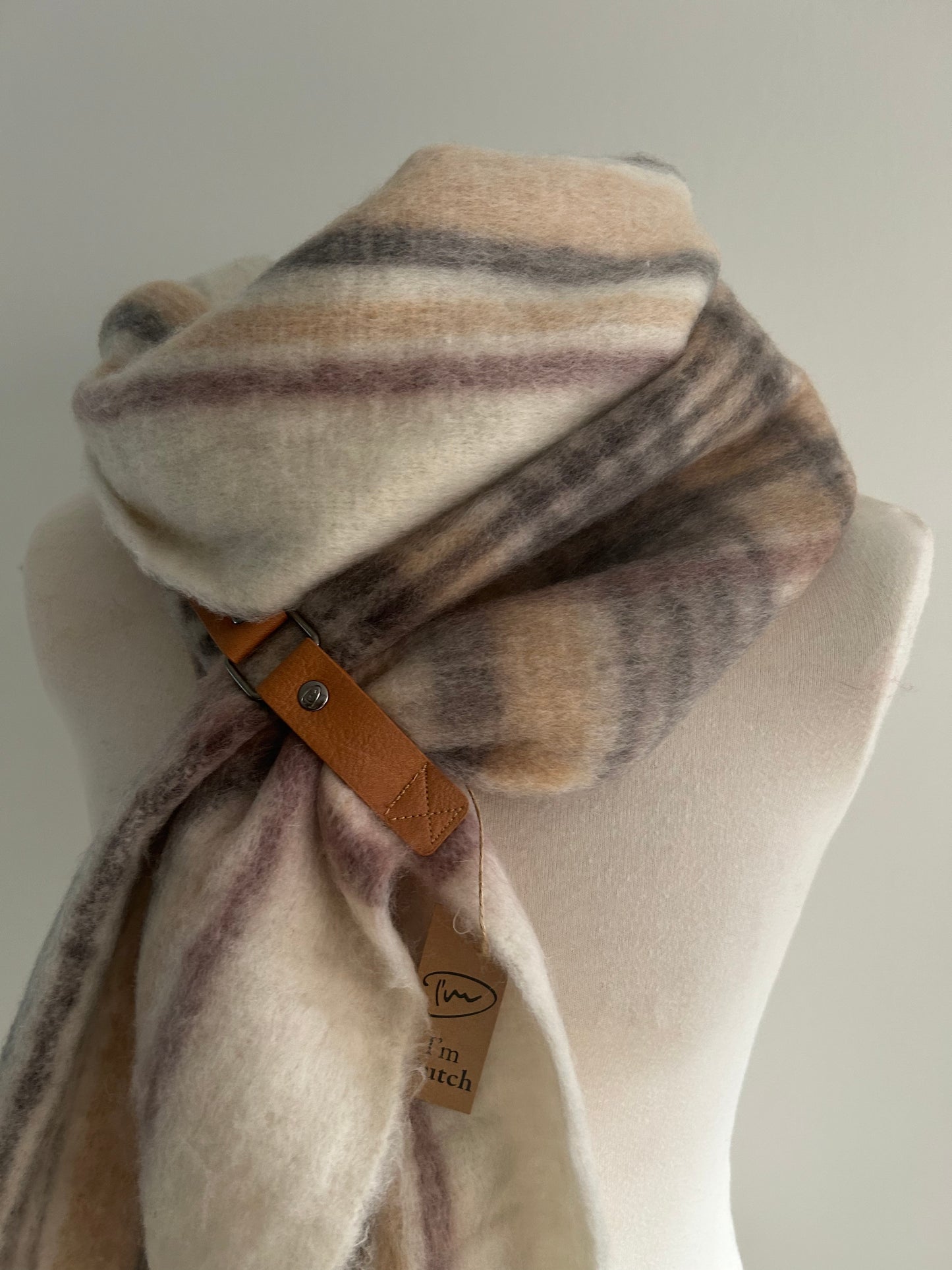 creme sjaal met bruine strepen