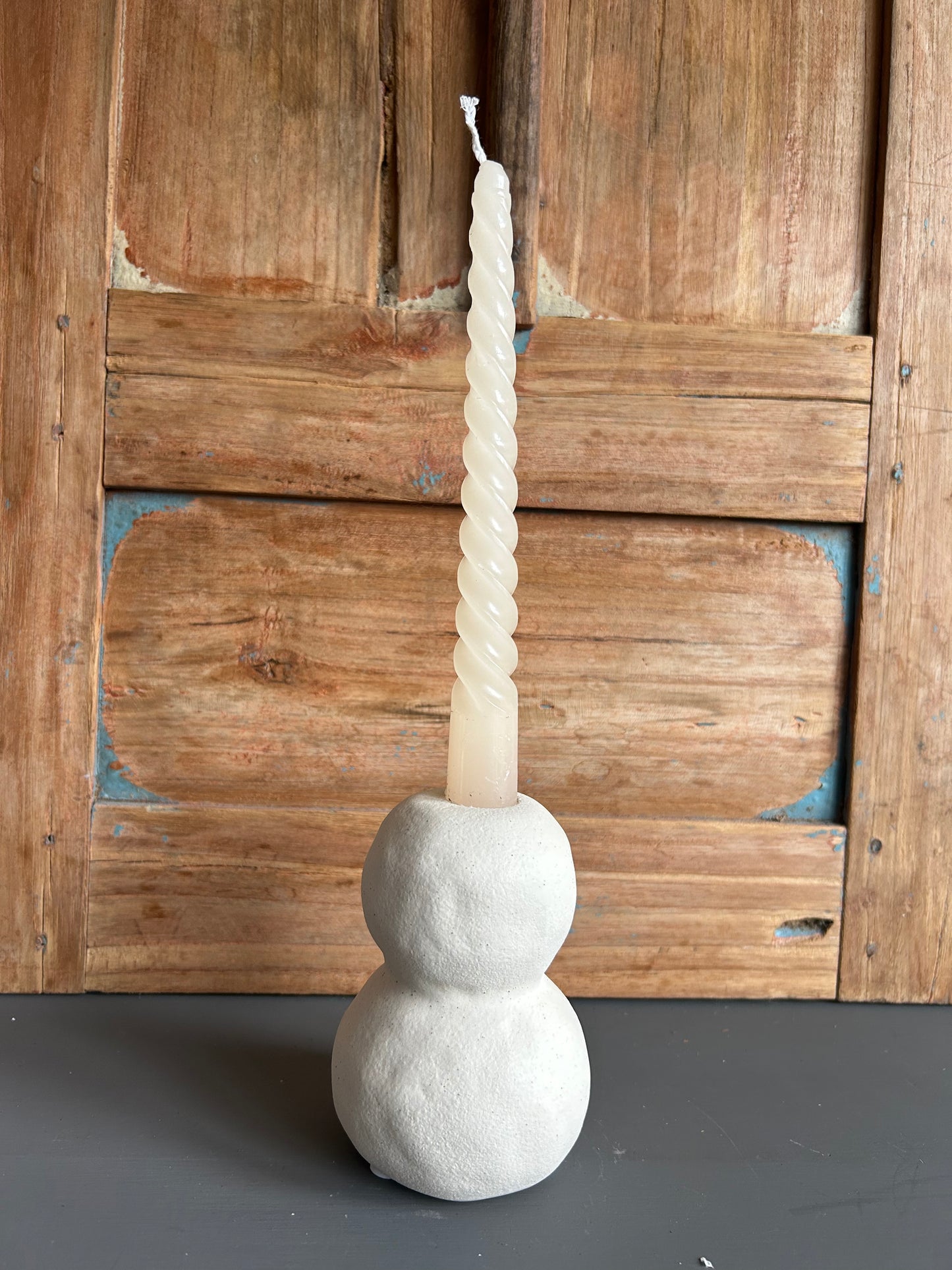 creme kandelaar met organische vormen