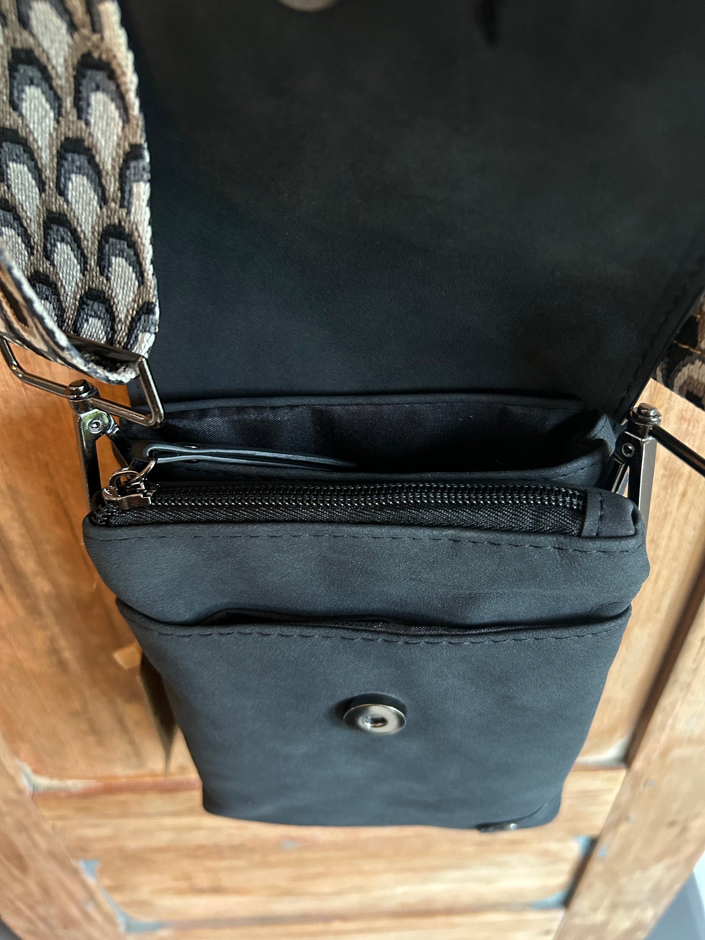 Zwarte crossbody/telefoontasje -Metz