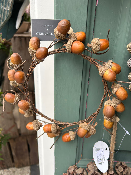 kunst kransje met beukennootjes