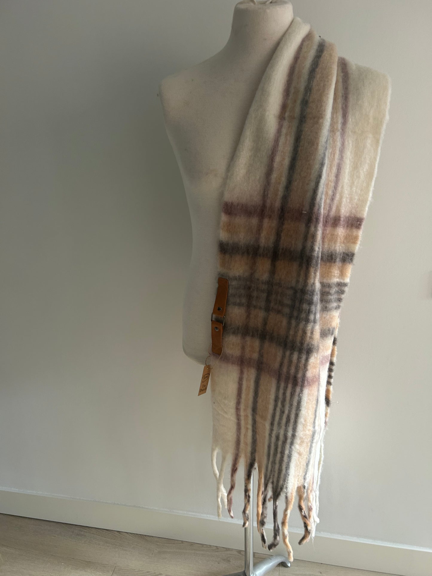 creme sjaal met bruine strepen