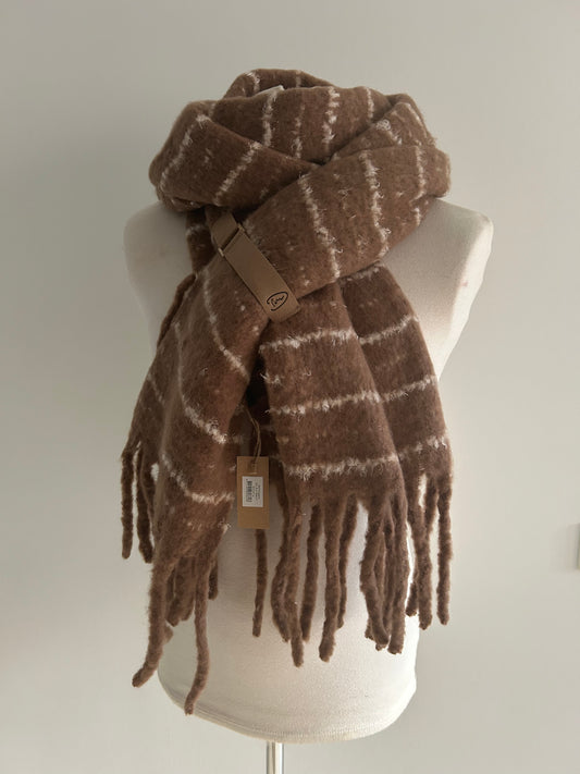 bruine sjaal met creme strepen